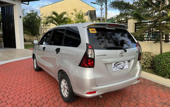 Selling Silver Toyota Avanza 2017 in Manila-2