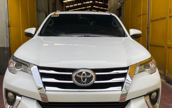 Selling White Toyota Fortuner 2018 in Quezon City-1