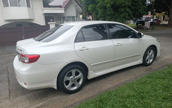 Sell White 2011 Toyota Altis in Quezon City-3