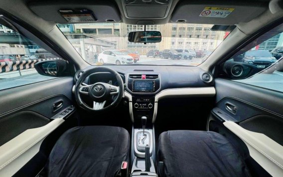 Selling White Toyota Rush 2019 in Makati-4