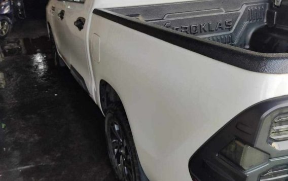White Toyota Hilux 2019 for sale in Quezon City-4