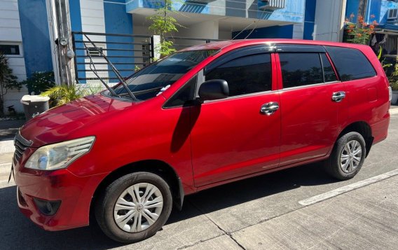 Selling White Toyota Innova 2015 in Makati-1