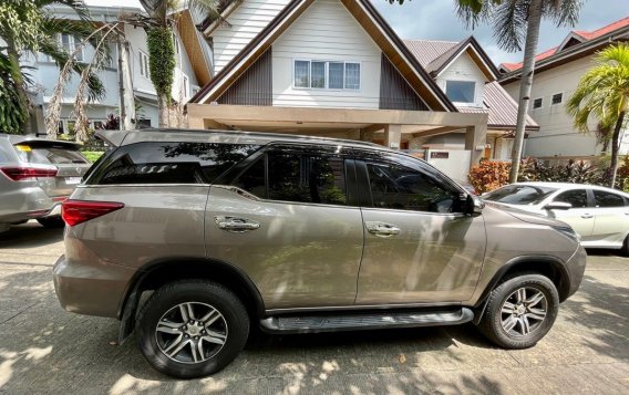 White Toyota Fortuner 2016 for sale in Quezon City-3