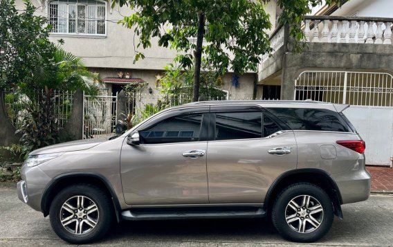 White Toyota Fortuner 2016 for sale in Quezon City-1