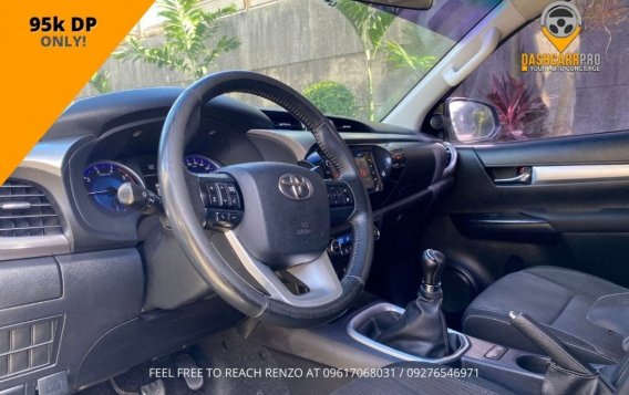 Selling White Toyota Hilux 2018 in Manila-8