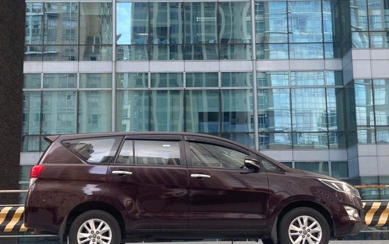 Selling White Toyota Innova 2017 in Makati-5