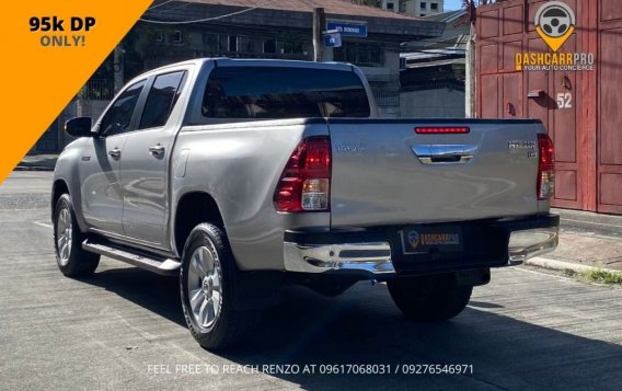 Selling White Toyota Hilux 2018 in Manila-2