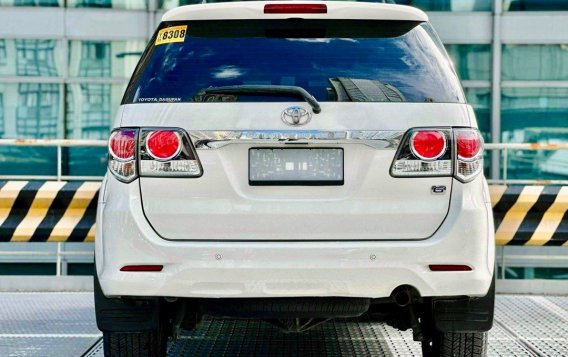 Selling White Toyota Fortuner 2014 in Makati-3