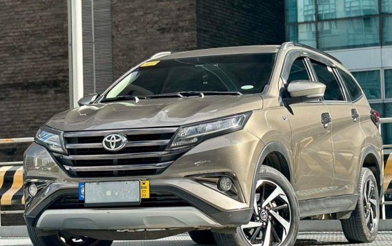 Selling Bronze Toyota Rush 2022 in Makati