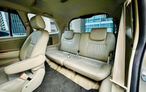 White Toyota Innova 2011 for sale in Makati-6