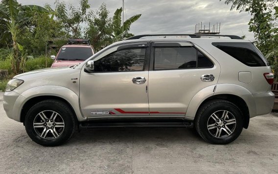 Selling White Toyota Fortuner 2009 in Quezon City