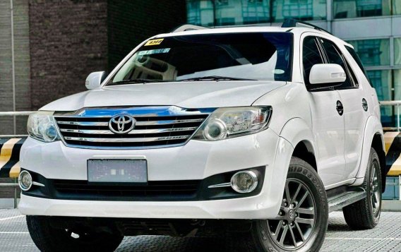Selling White Toyota Fortuner 2014 in Makati-2