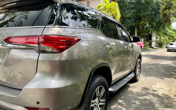 White Toyota Fortuner 2016 for sale in Quezon City-2