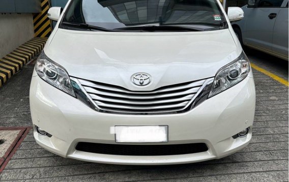 White Toyota Sienna 2014 for sale in Quezon City