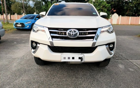 White Toyota Fortuner 2019 for sale in Quezon City-1