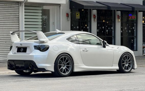 2014 Toyota 86 2.0 White Pearl MT in Manila, Metro Manila-9