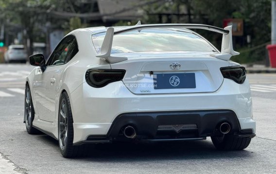 2014 Toyota 86 2.0 White Pearl MT in Manila, Metro Manila-7