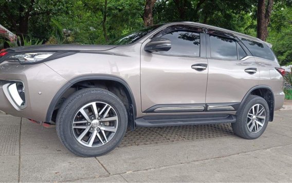 Selling Bronze Toyota Fortuner 2020 in Manila-2