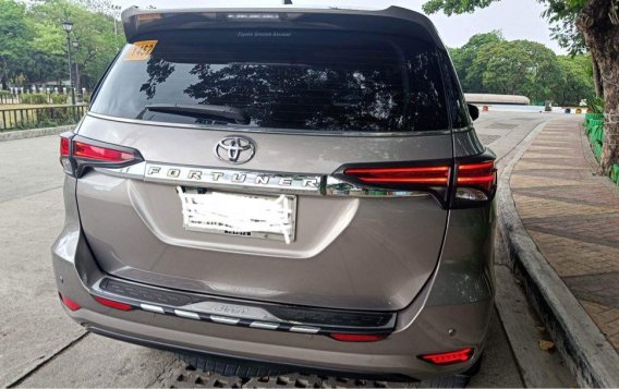Selling Bronze Toyota Fortuner 2020 in Manila-9