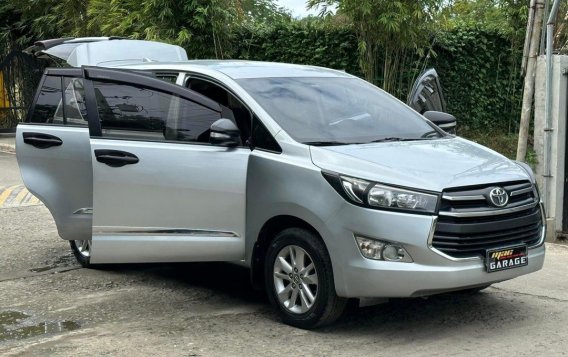 White Toyota Innova 2018 for sale in Manila