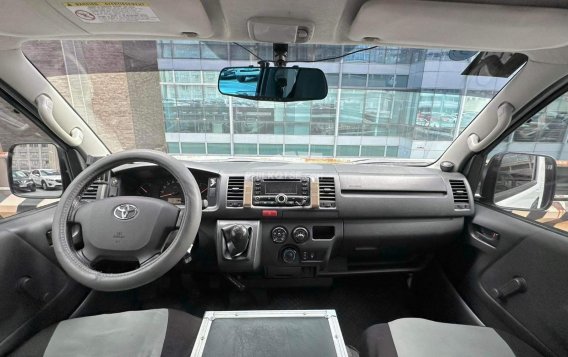 2018 Toyota Hiace  Commuter 3.0 M/T in Makati, Metro Manila-9