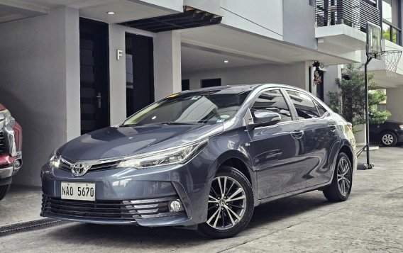 White Toyota Camry 2018 for sale in Quezon City