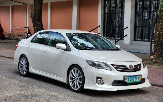 Selling White Toyota Altis 2013 in Marikina-1