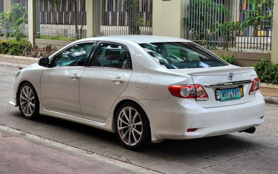 Selling White Toyota Altis 2013 in Marikina-4