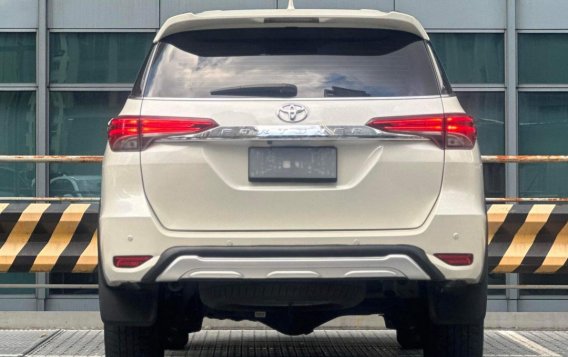 Selling White Toyota Fortuner 2019 in Makati-3