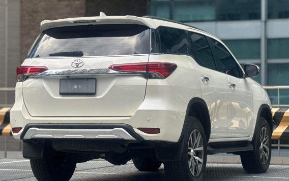 Selling White Toyota Fortuner 2019 in Makati-2