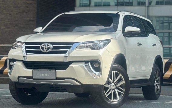Selling White Toyota Fortuner 2019 in Makati-1
