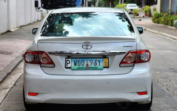 Selling White Toyota Altis 2013 in Marikina-5