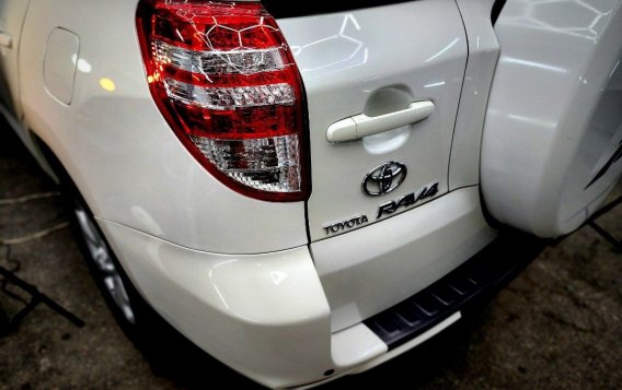 Sell White 2010 Toyota Rav4 in Manila-6