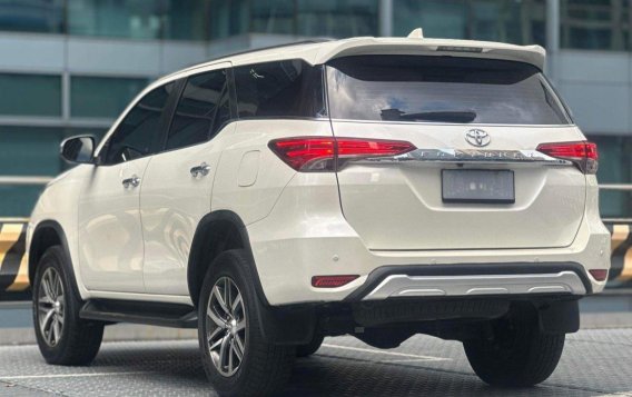 Selling White Toyota Fortuner 2019 in Makati-4