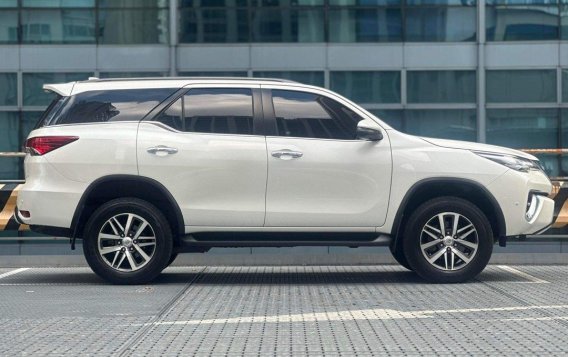 Selling White Toyota Fortuner 2019 in Makati-5