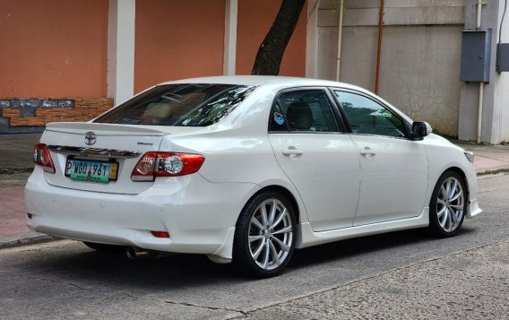 Selling White Toyota Altis 2013 in Marikina-6