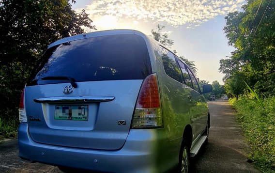 Selling White Toyota Innova 2011 in Quezon City-1