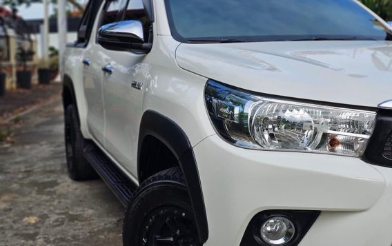 Sell White 2019 Toyota Hilux in Manila-5