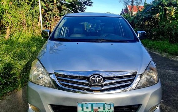 Selling White Toyota Innova 2011 in Quezon City-4