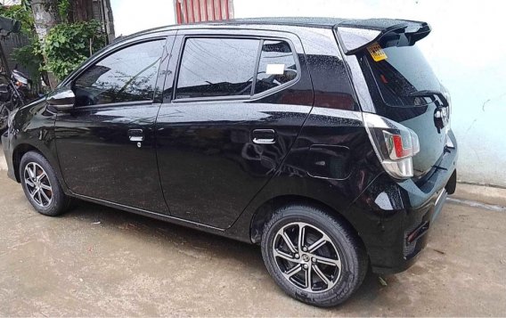 Selling White Toyota Wigo 2023 in Makati