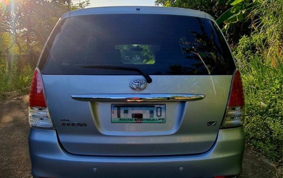 Selling White Toyota Innova 2011 in Quezon City-3