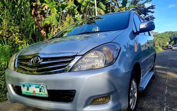 Selling White Toyota Innova 2011 in Quezon City