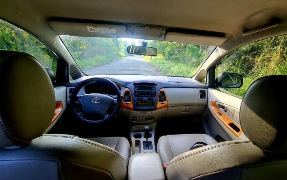 Selling White Toyota Innova 2011 in Quezon City-5