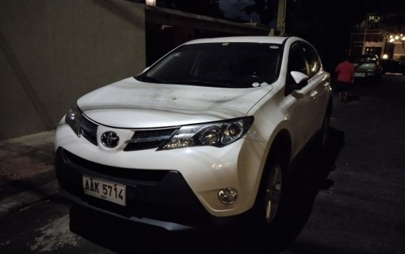 Pearl White Toyota Rav4 2014 for sale in Manila-5