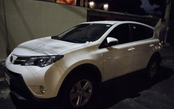 Pearl White Toyota Rav4 2014 for sale in Manila-4