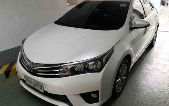 Selling White Toyota Altis 2015 in Quezon City