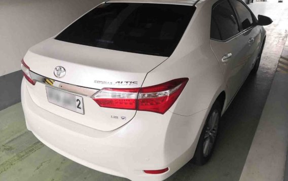 Selling White Toyota Altis 2015 in Quezon City-9