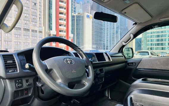 2017 Toyota Hiace  GL Grandia A/T in Makati, Metro Manila-3
