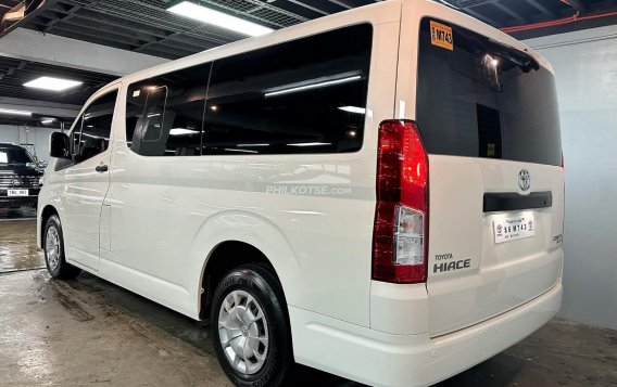 2022 Toyota Hiace  Commuter Deluxe in Manila, Metro Manila-8