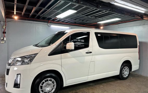 2022 Toyota Hiace  Commuter Deluxe in Manila, Metro Manila-7
